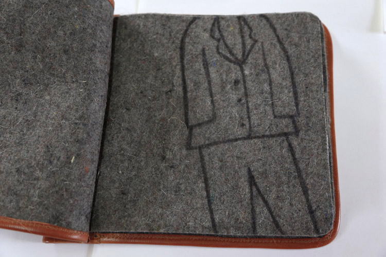 'Homenaje a Joseph Beuys', Libro de símbolos, 2012. Fieltro, collage, pintura, cosidos. Encuadernación en piel.